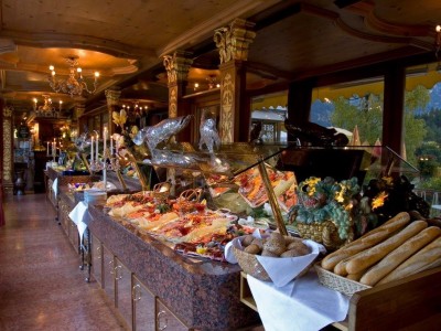 Naturresort Schloss Fernsteinsee reichhaltiges Frühstücksbuffet