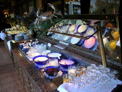 Naturresort Schloss Fernsteinsee reichhaltiges Frühstücksbuffet
